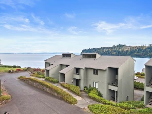 Stay at the Hudson Port Ludlow
